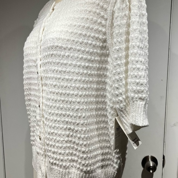 White Textured Knit Blouse with 3/4 Sleeves - Picture 6 of 12